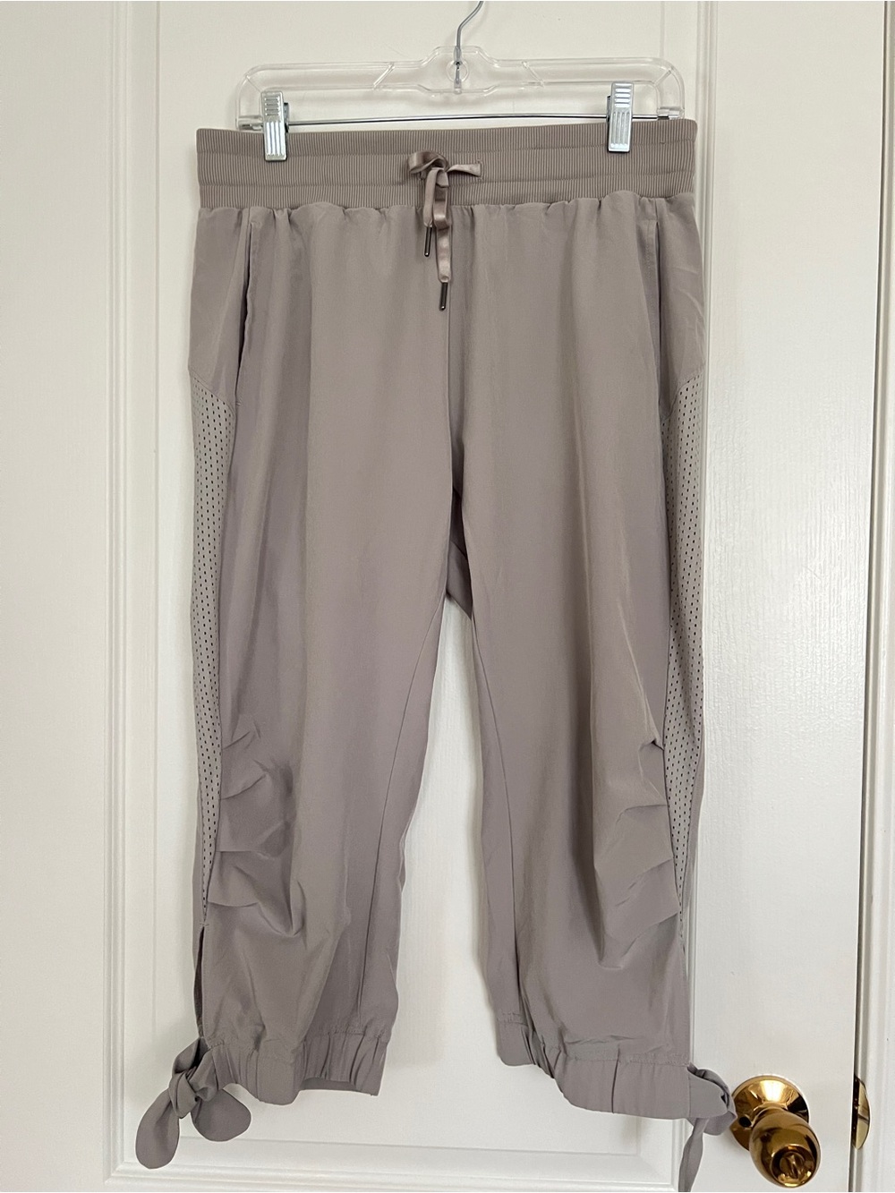 Kyodan Taupe Capri Jogger Pants with Drawstring and Tie Hems